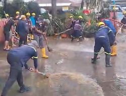Perumdam Tirta Kerta Raharja Kabupaten Tangerang Cepat Tanggapi Banjir Akibat Kebocoran Pipa PDAM di RW 01 Karawaci