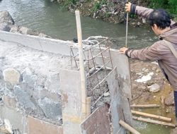 Konsultan Tegur Kontraktor Turap Salembaran, Kualitas Proyek CV HSN Dinilai Belum Sesuai RAB